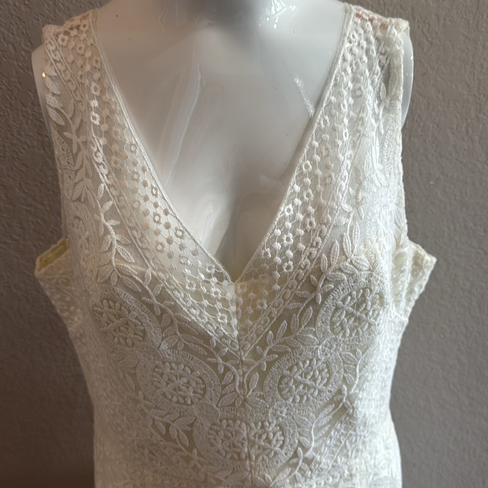 Maggy London White‎ Sleeveless V-Neck Sheath Dress size 12 - Picture 2 of 8